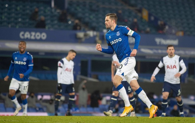 后防与中场 后防与中场