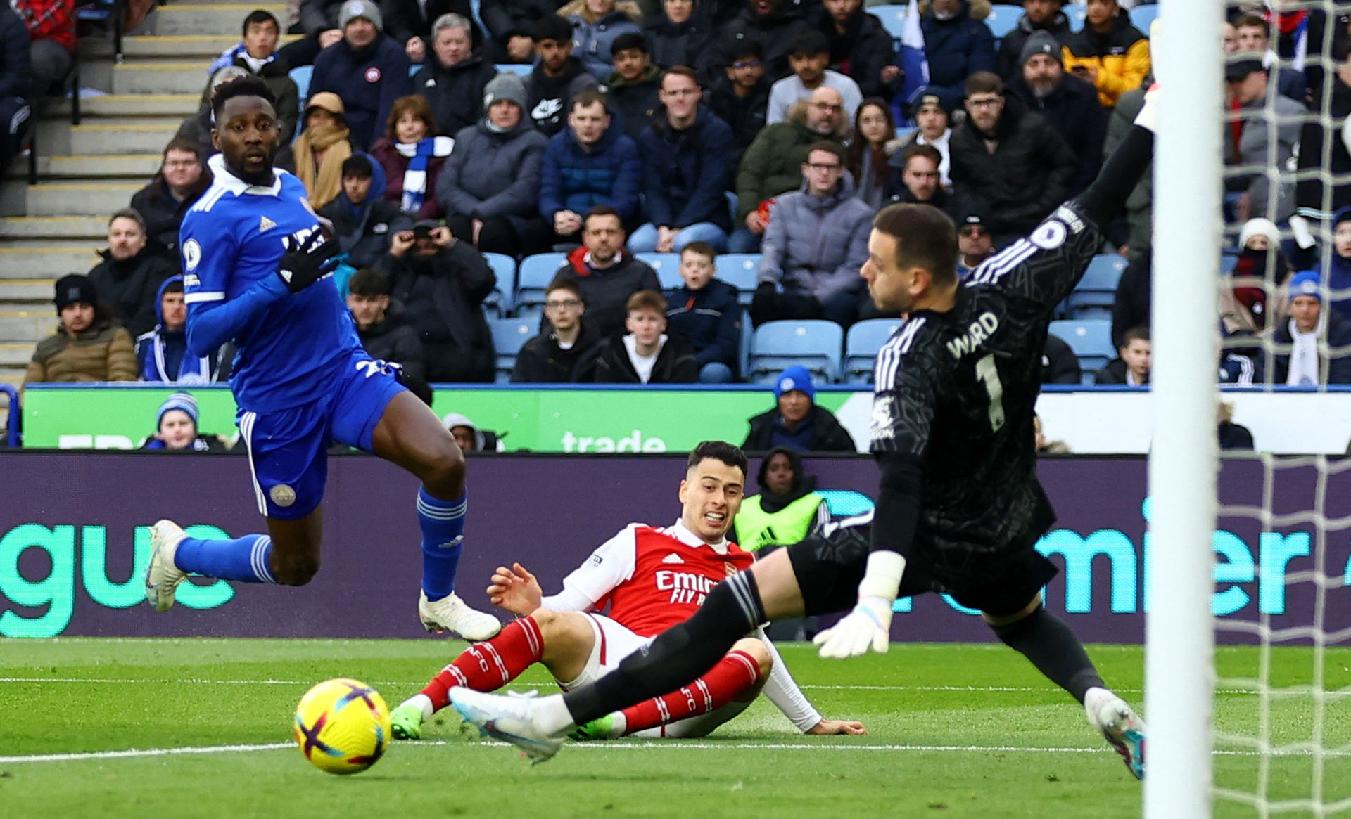 上表现得极 上表现得极